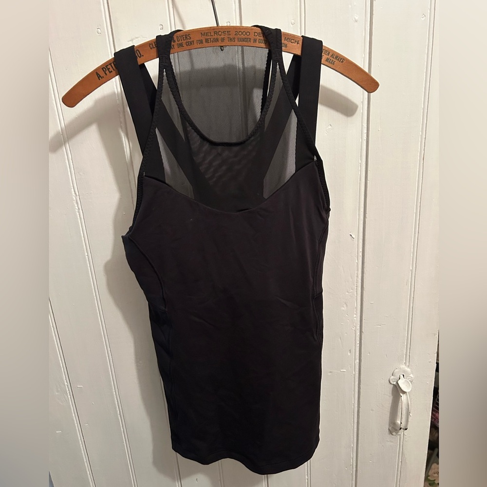 Lululemon 8 black mesh high neck strapy tank top with built in bra